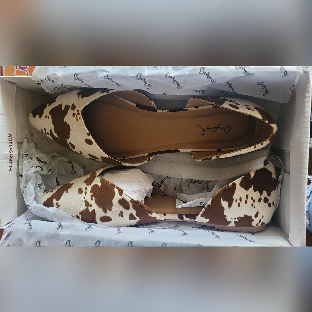 Qupid cow print suede flats size 7 Never worn